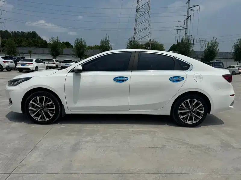 Kia K3 2021 Facelift 1.5L CVT Fashion Edition — миниатюра 4
