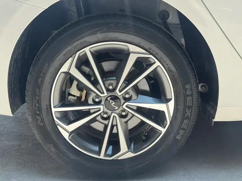 Kia K3 2023 1.4T DCT Luxury Edition — миниатюра 11