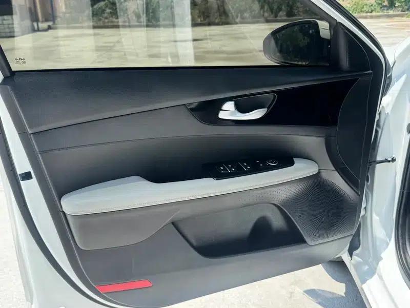 Kia K3 2023 1.4T DCT Luxury Edition — миниатюра 14