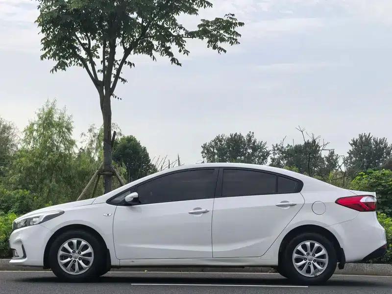 Kia K3 2016 1.6L Manual GL — миниатюра 3