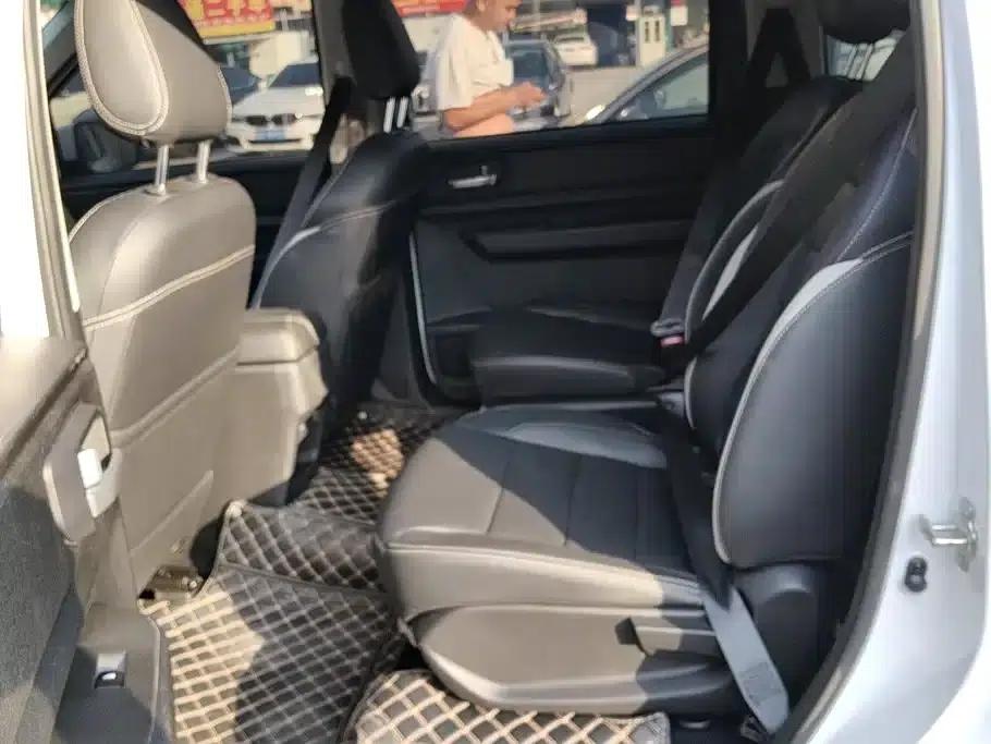 Wuling Hongguang PLUS 2020 1.5L Manual Comfort 7-Seater — миниатюра 11