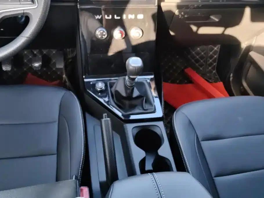 Wuling Hongguang PLUS 2020 1.5L Manual Comfort 7-Seater — миниатюра 16