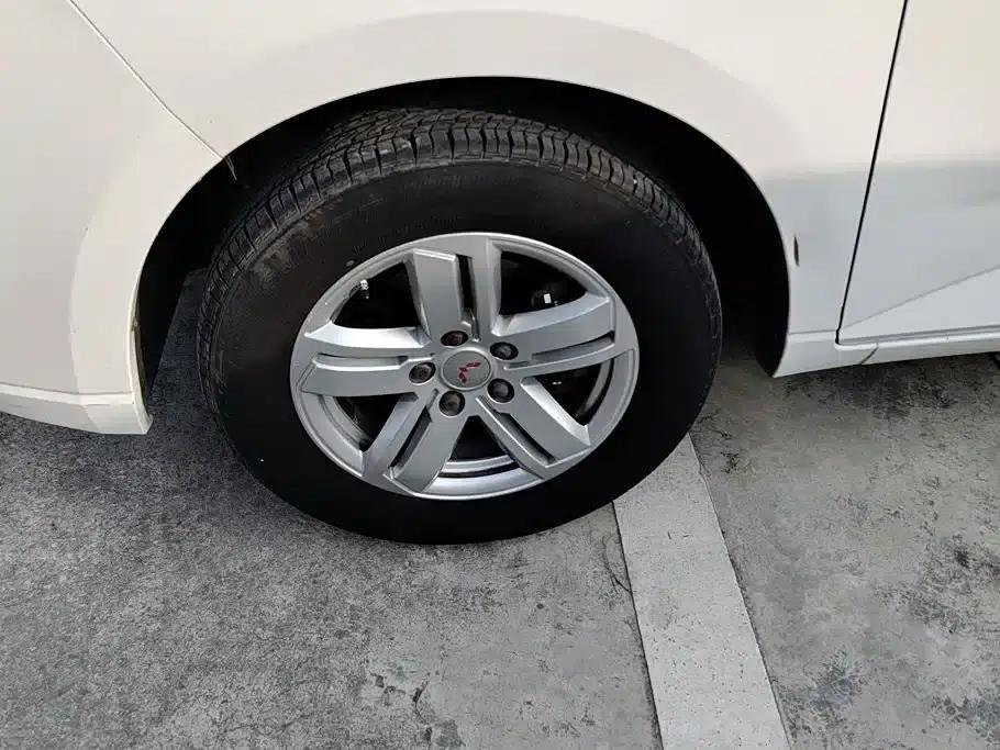 Wuling Hongguang PLUS 2020 1.5L Manual Comfort 7-Seater — миниатюра 6