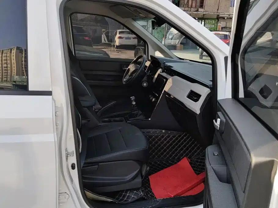 Wuling Hongguang PLUS 2020 1.5L Manual Comfort 7-Seater — миниатюра 8