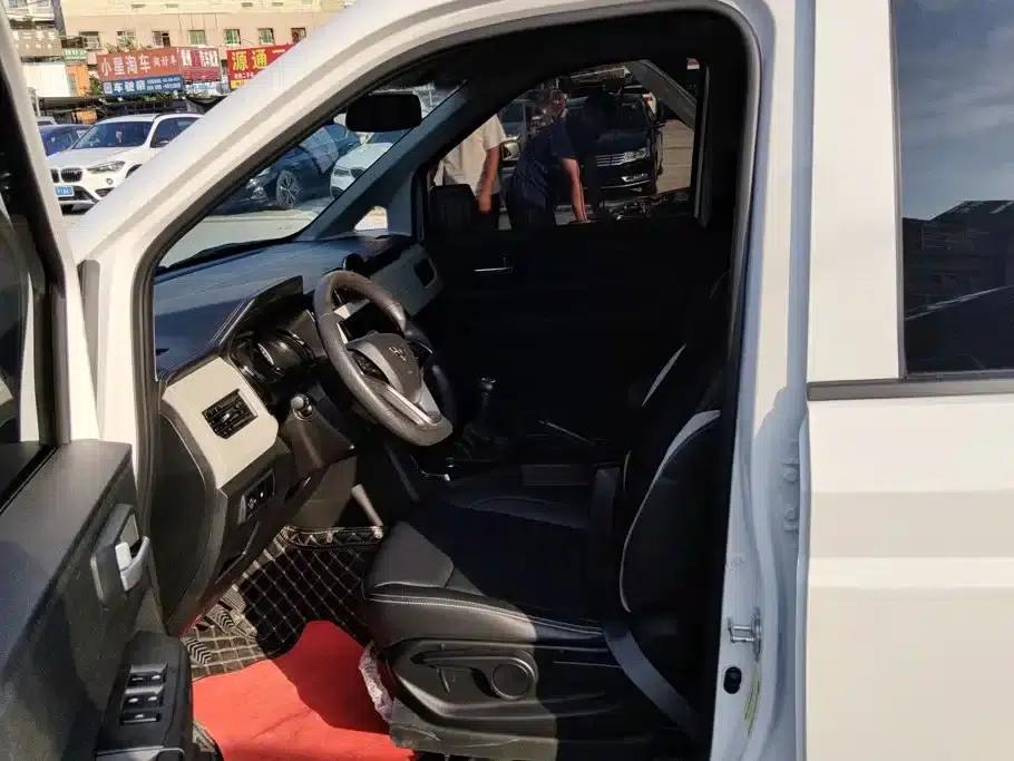 Wuling Hongguang PLUS 2020 1.5L Manual Comfort 7-Seater — миниатюра 9