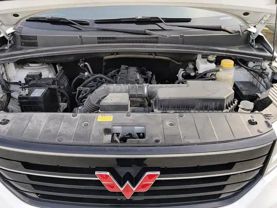 Wuling Hongguang PLUS 2020 1.5L Manual Comfort 7-Seater — миниатюра 10