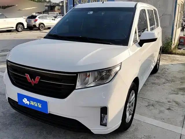 Wuling Hongguang PLUS 2020 1.5L Manual Comfort 7-Seater