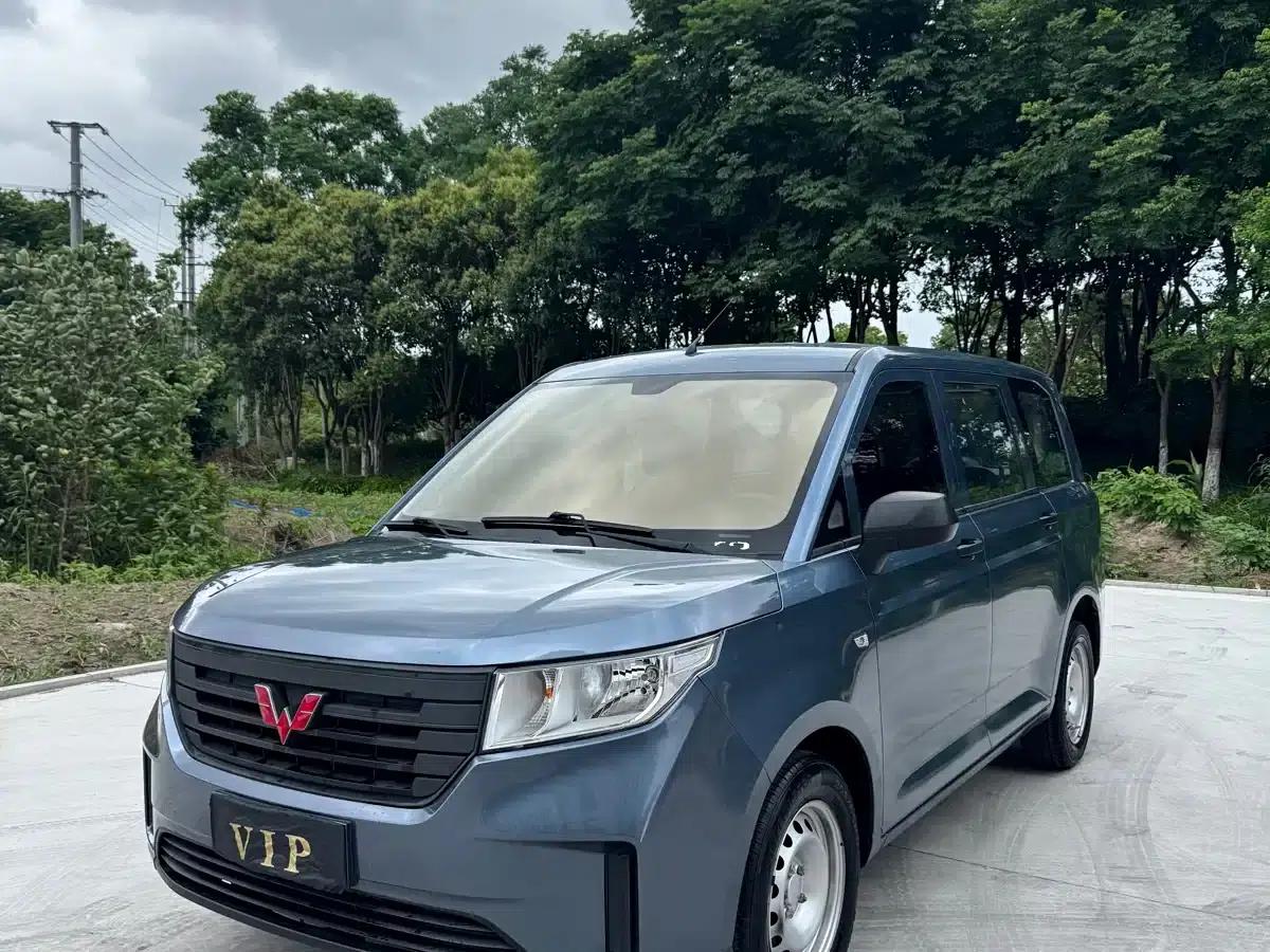 Wuling Hongguang PLUS 2019 1.5T Manual Standard 5-Seater — миниатюра 1