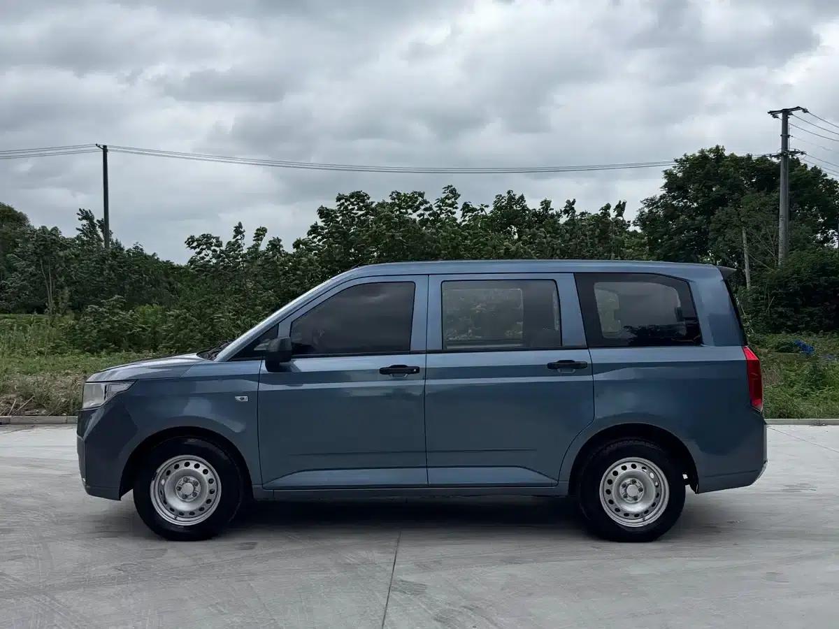Wuling Hongguang PLUS 2019 1.5T Manual Standard 5-Seater — миниатюра 3