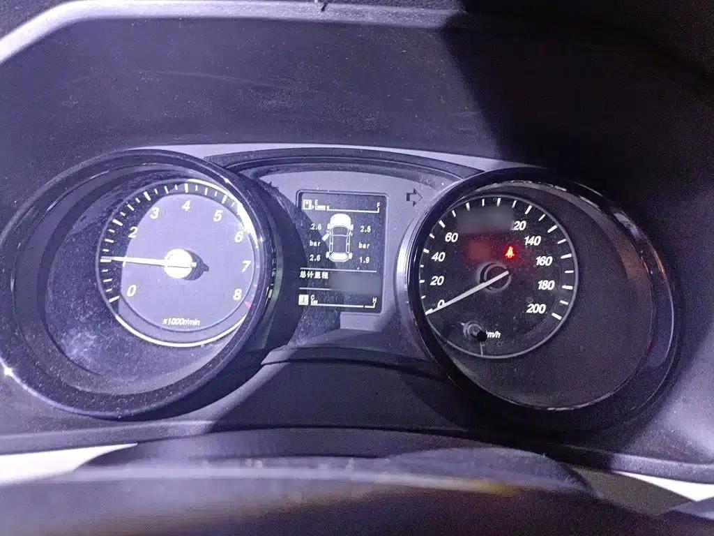 Wuling Hongguang PLUS 2019 1.5T Manual Deluxe 7-Seater — миниатюра 4