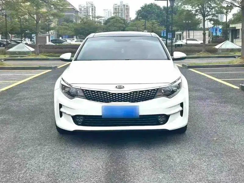 Kia K5 2017 2.0L Automatic 15th Anniversary Special Edition LUX — миниатюра 2