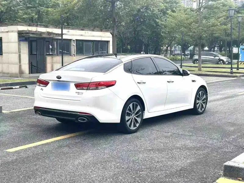 Kia K5 2017 2.0L Automatic 15th Anniversary Special Edition LUX — миниатюра 6