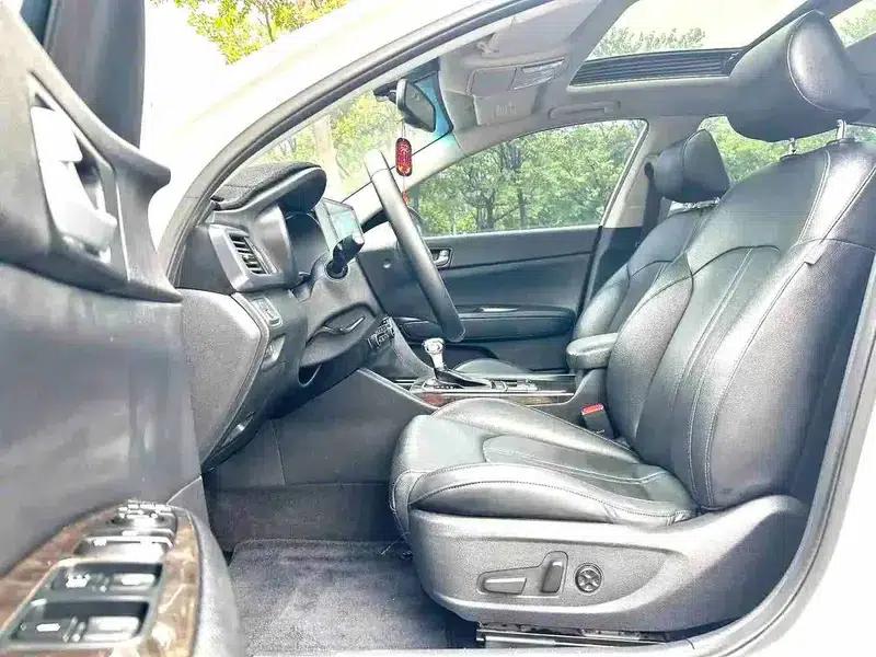 Kia K5 2017 2.0L Automatic 15th Anniversary Special Edition LUX — миниатюра 8