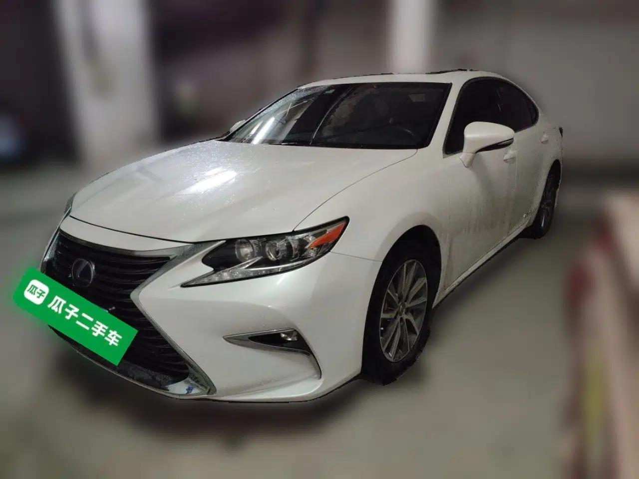 Lexus ES 2015 300h Comfort Edition — миниатюра 1