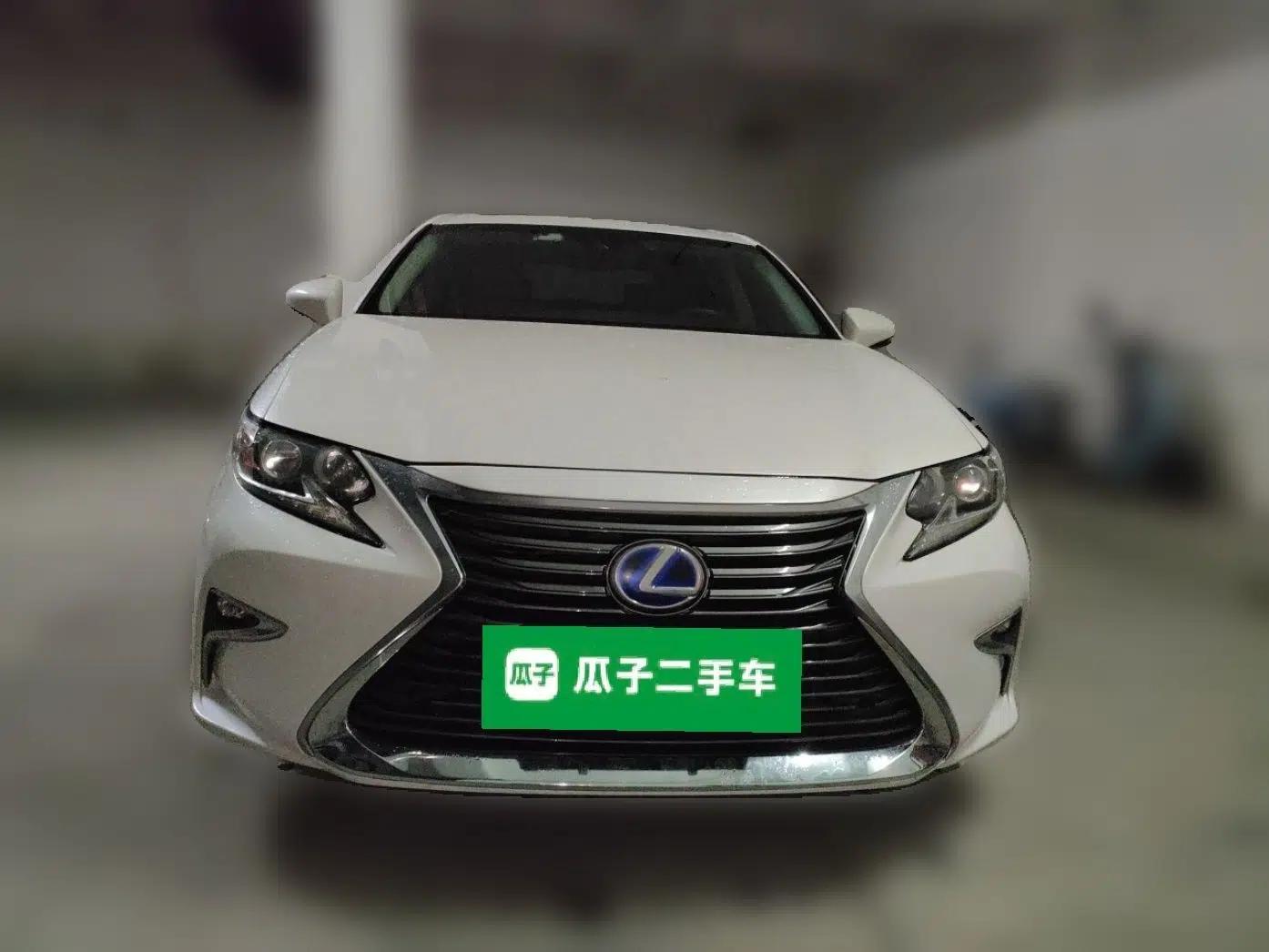 Lexus ES 2015 300h Comfort Edition — миниатюра 2