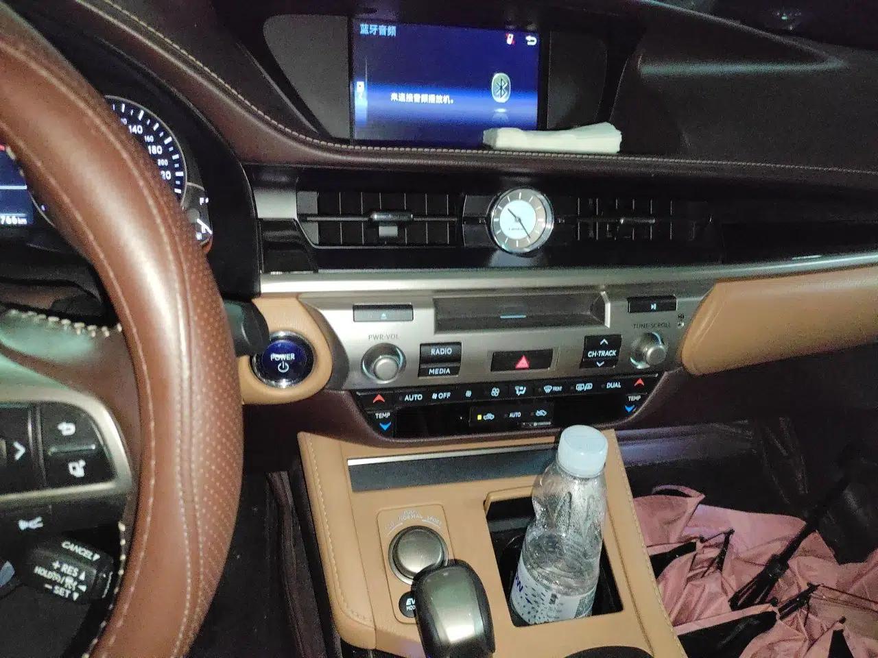 Lexus ES 2015 300h Comfort Edition — миниатюра 13