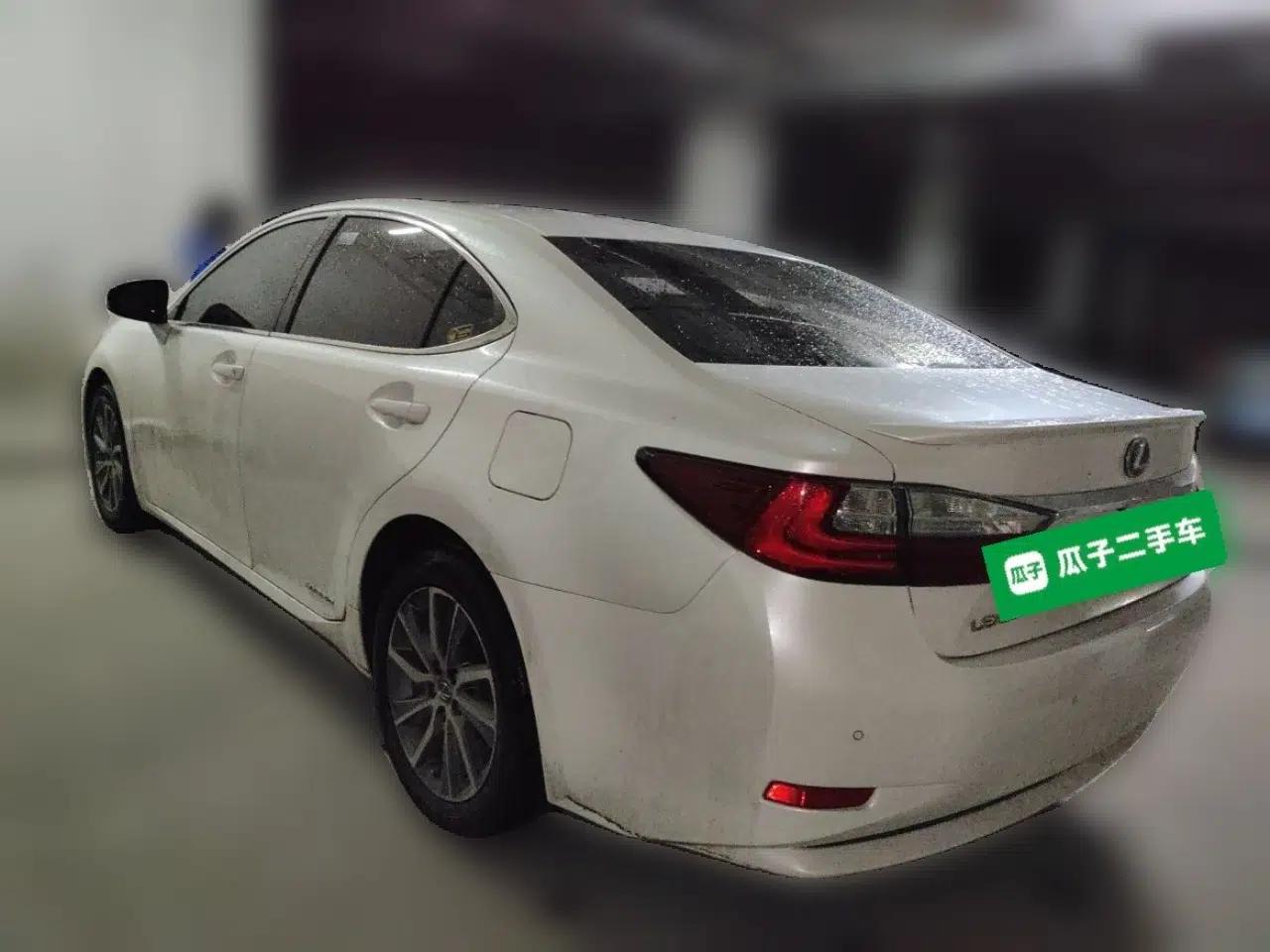 Lexus ES 2015 300h Comfort Edition — миниатюра 4