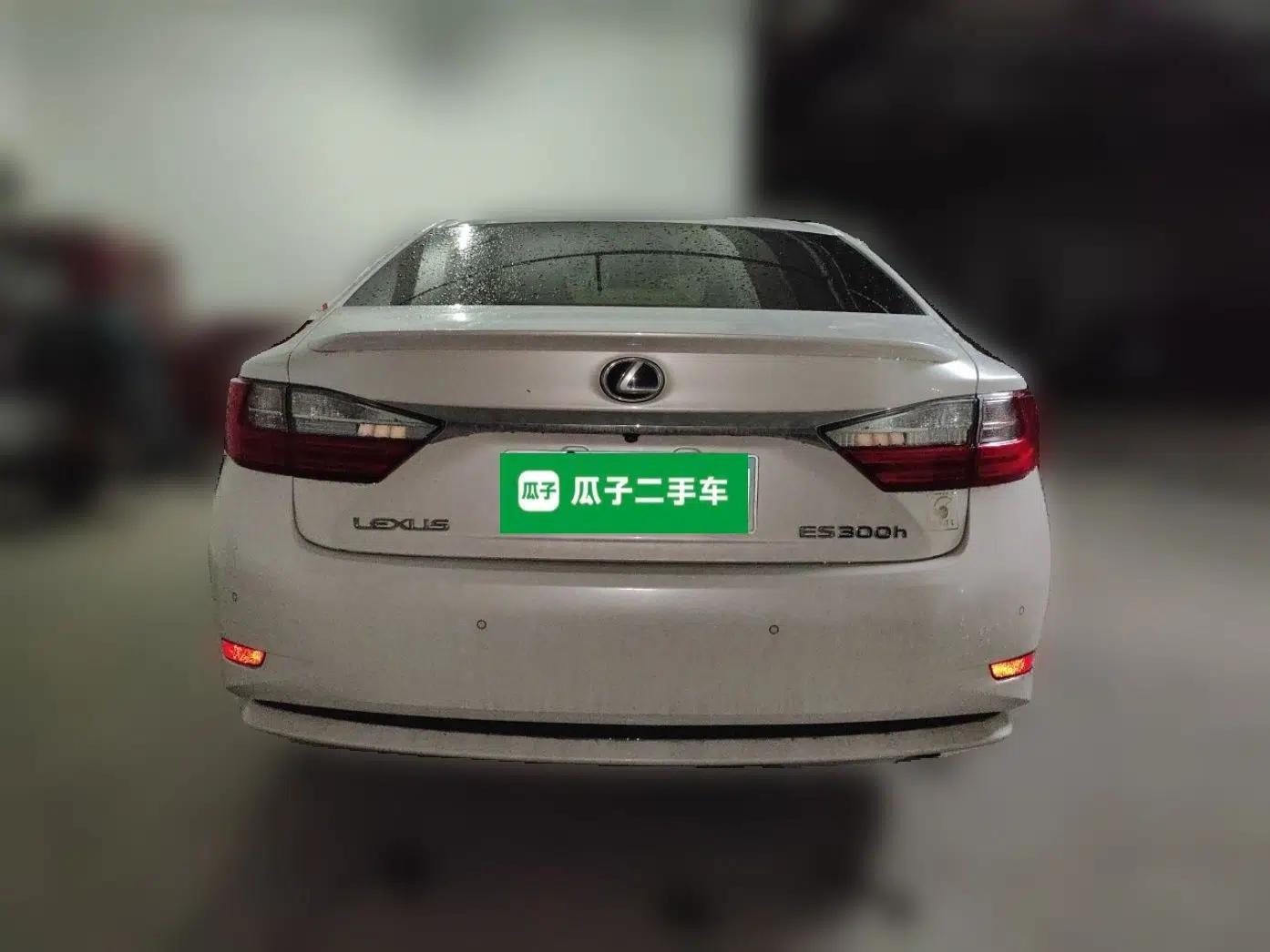 Lexus ES 2015 300h Comfort Edition — миниатюра 5