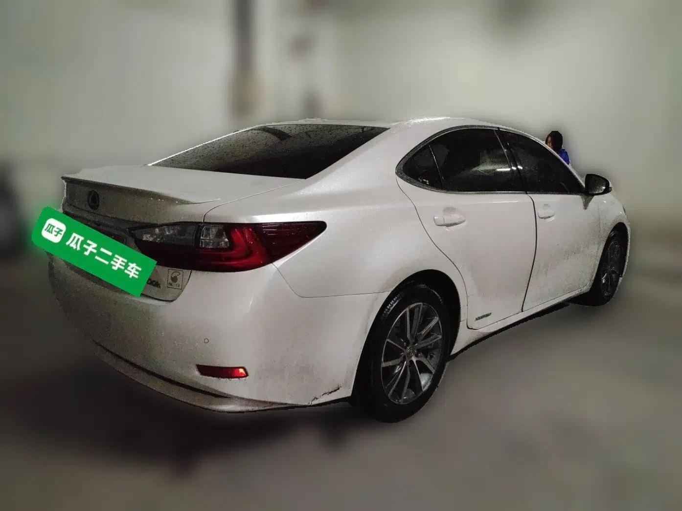 Lexus ES 2015 300h Comfort Edition — миниатюра 6