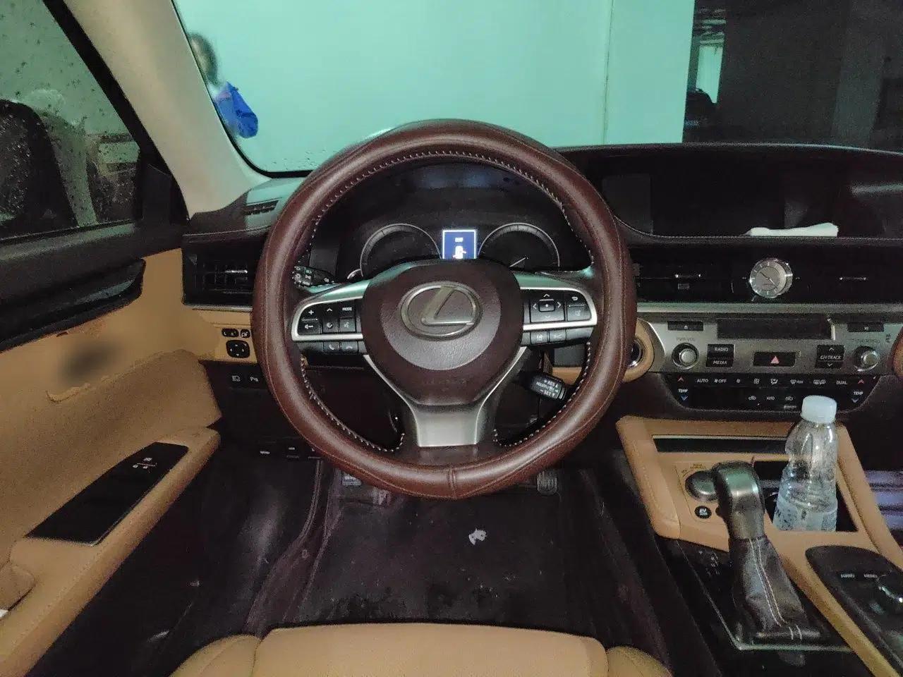 Lexus ES 2015 300h Comfort Edition — миниатюра 10