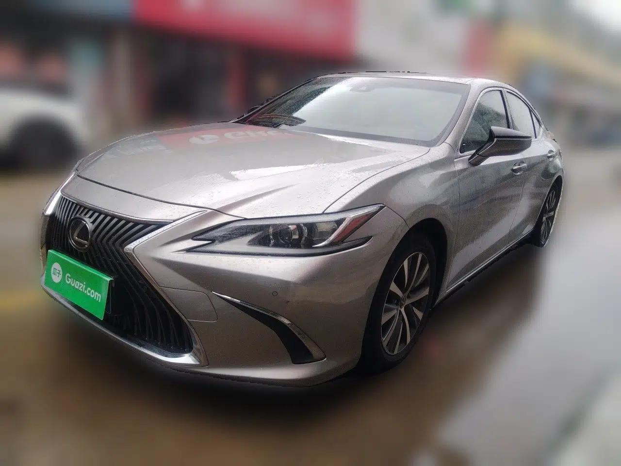 Lexus ES 2018 200 Excellence Edition China V Standard — миниатюра 1