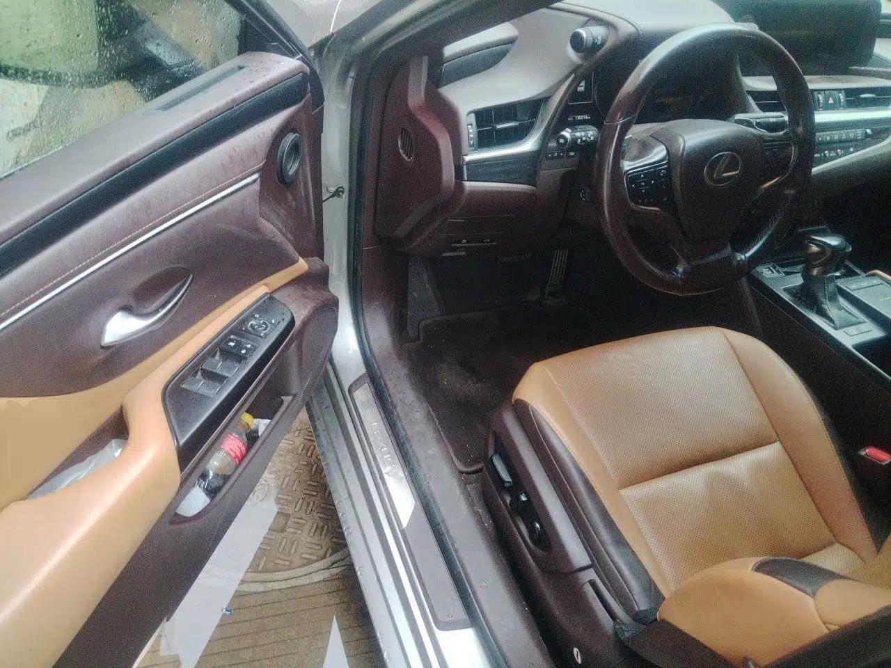 Lexus ES 2018 200 Excellence Edition China V Standard — миниатюра 16