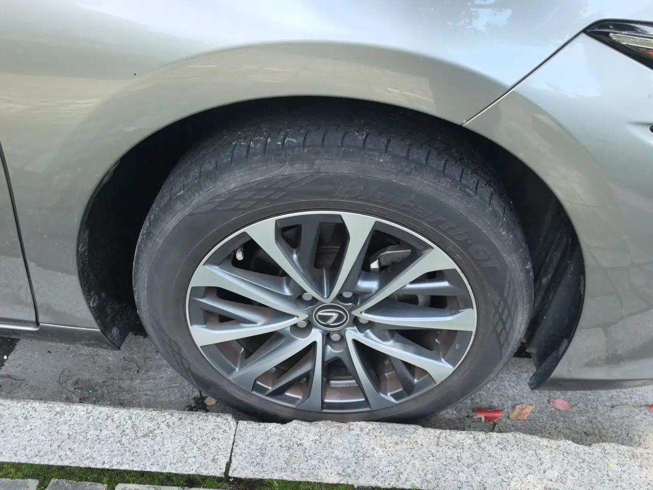 Lexus ES 2023 200 Excellence Edition — миниатюра 8