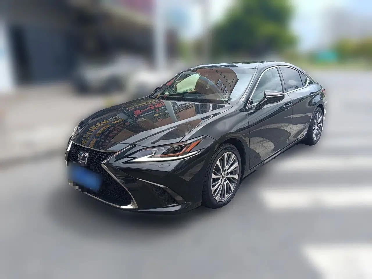 Lexus ES 2020 300h Deluxe Edition — миниатюра 1