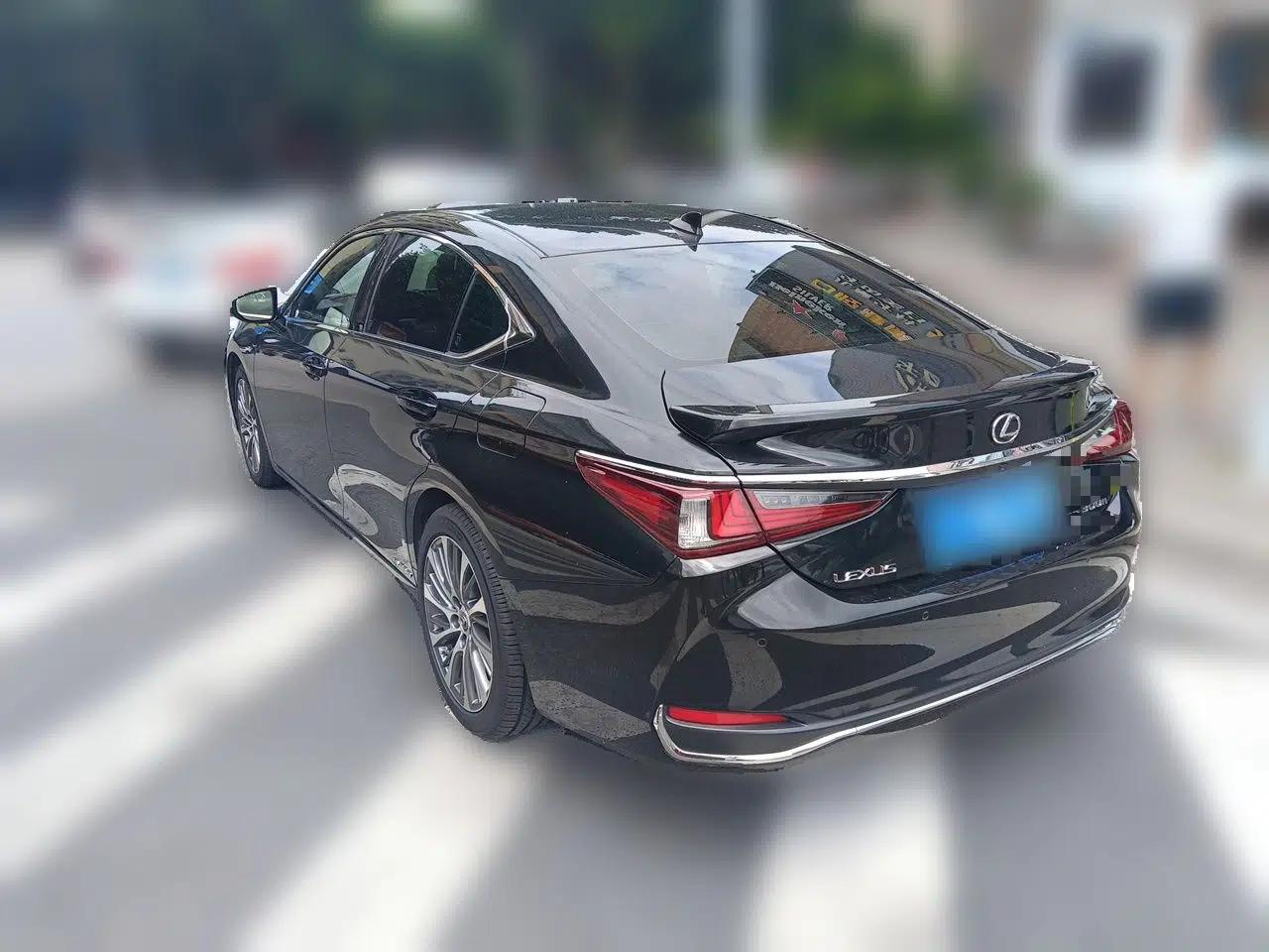 Lexus ES 2020 300h Deluxe Edition — миниатюра 4