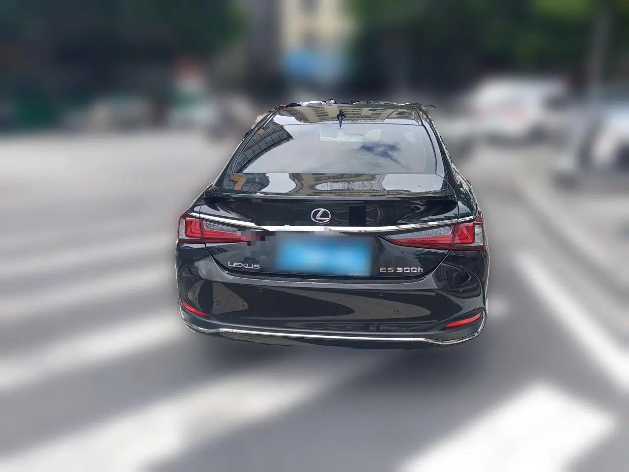 Lexus ES 2020 300h Deluxe Edition — миниатюра 5