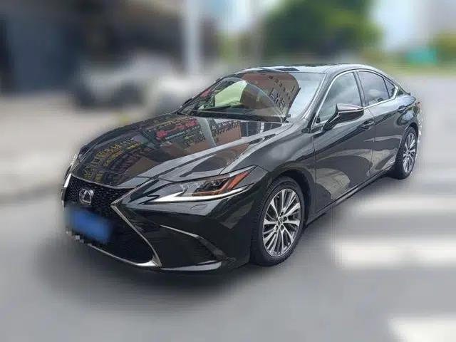 Lexus ES 2020 300h Deluxe Edition