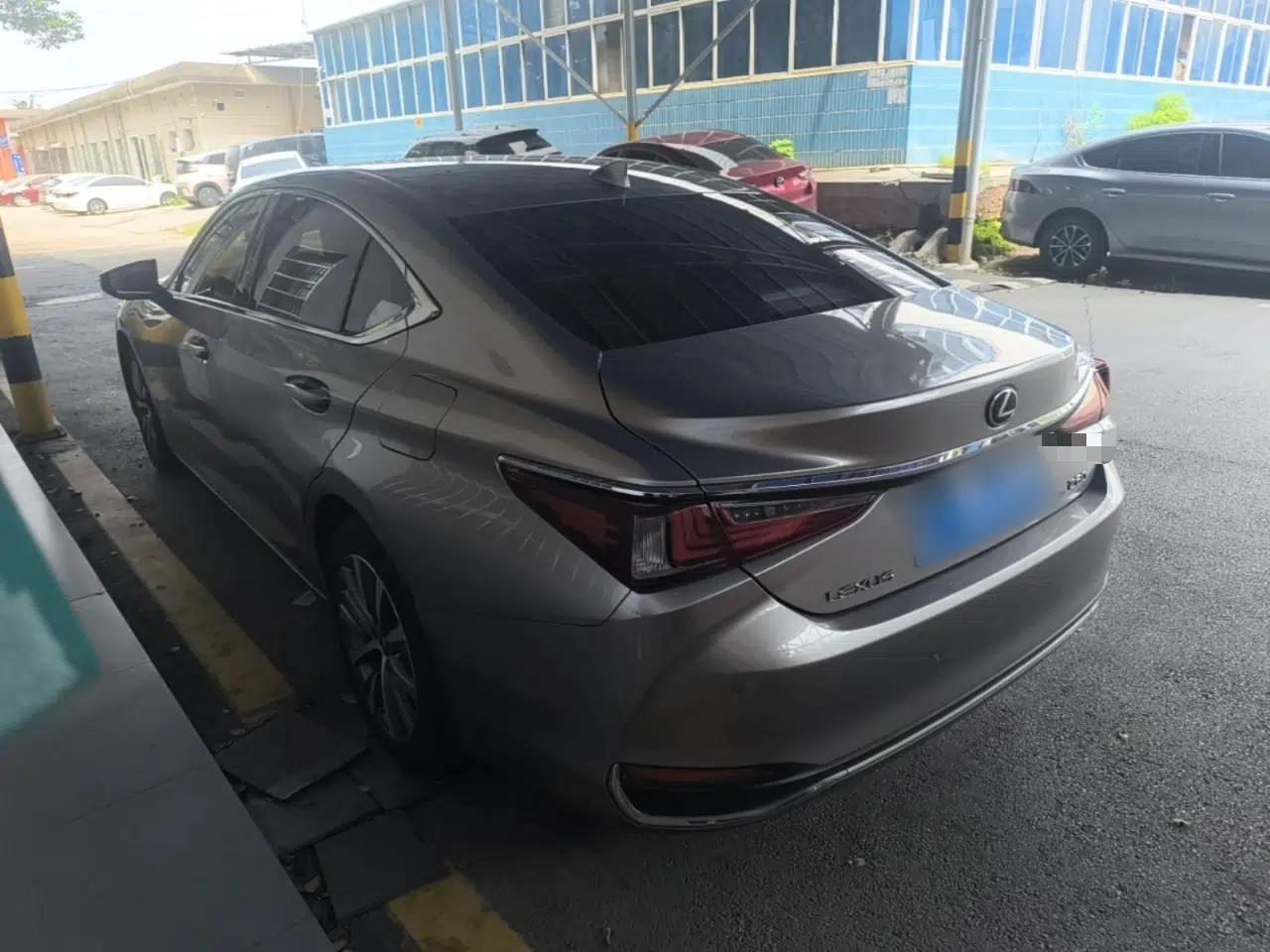 Lexus ES 2018 200 Excellence Edition China V Standard — миниатюра 4