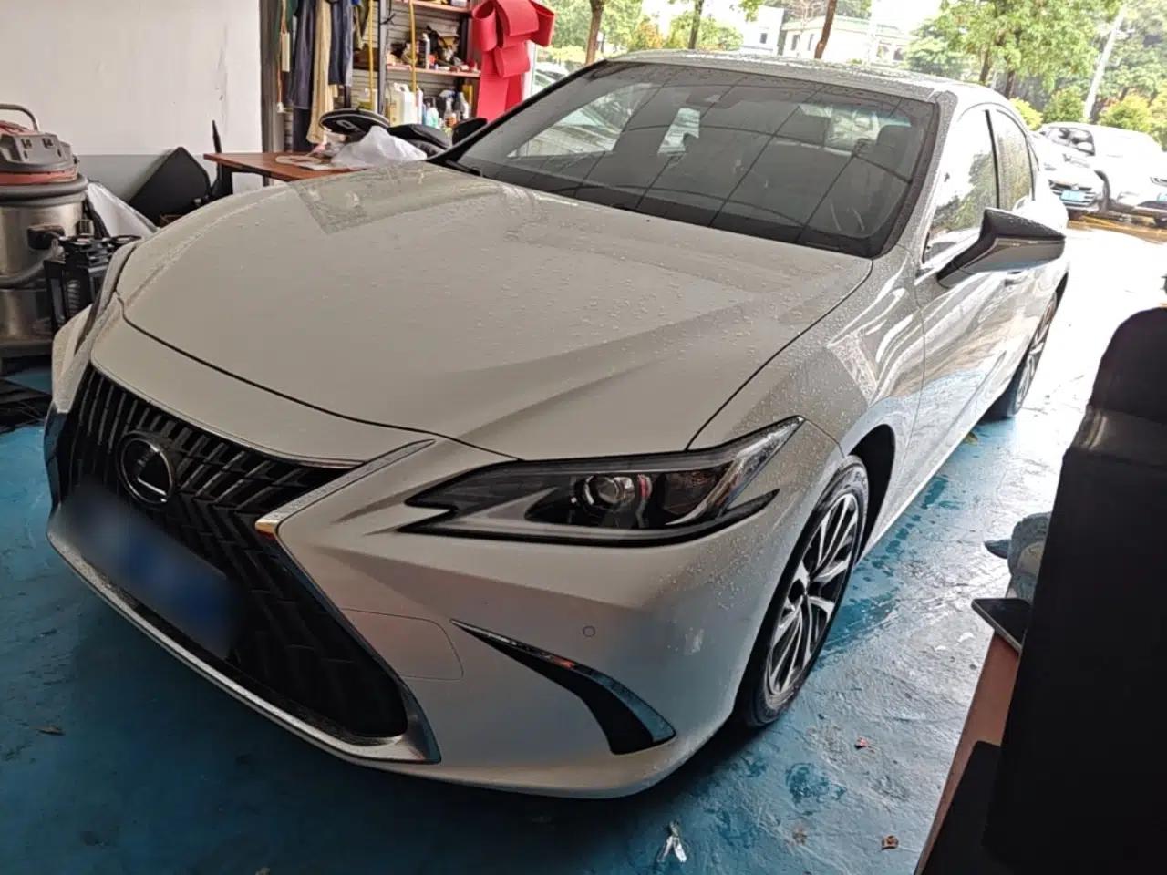 Lexus ES 2023 200 Excellence Edition — миниатюра 1