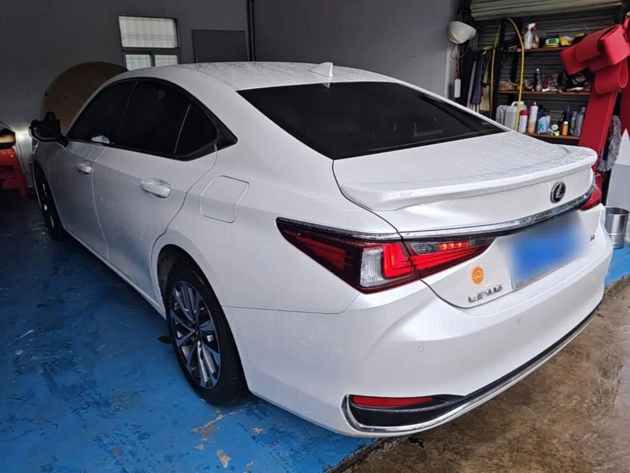 Lexus ES 2023 200 Excellence Edition — миниатюра 4