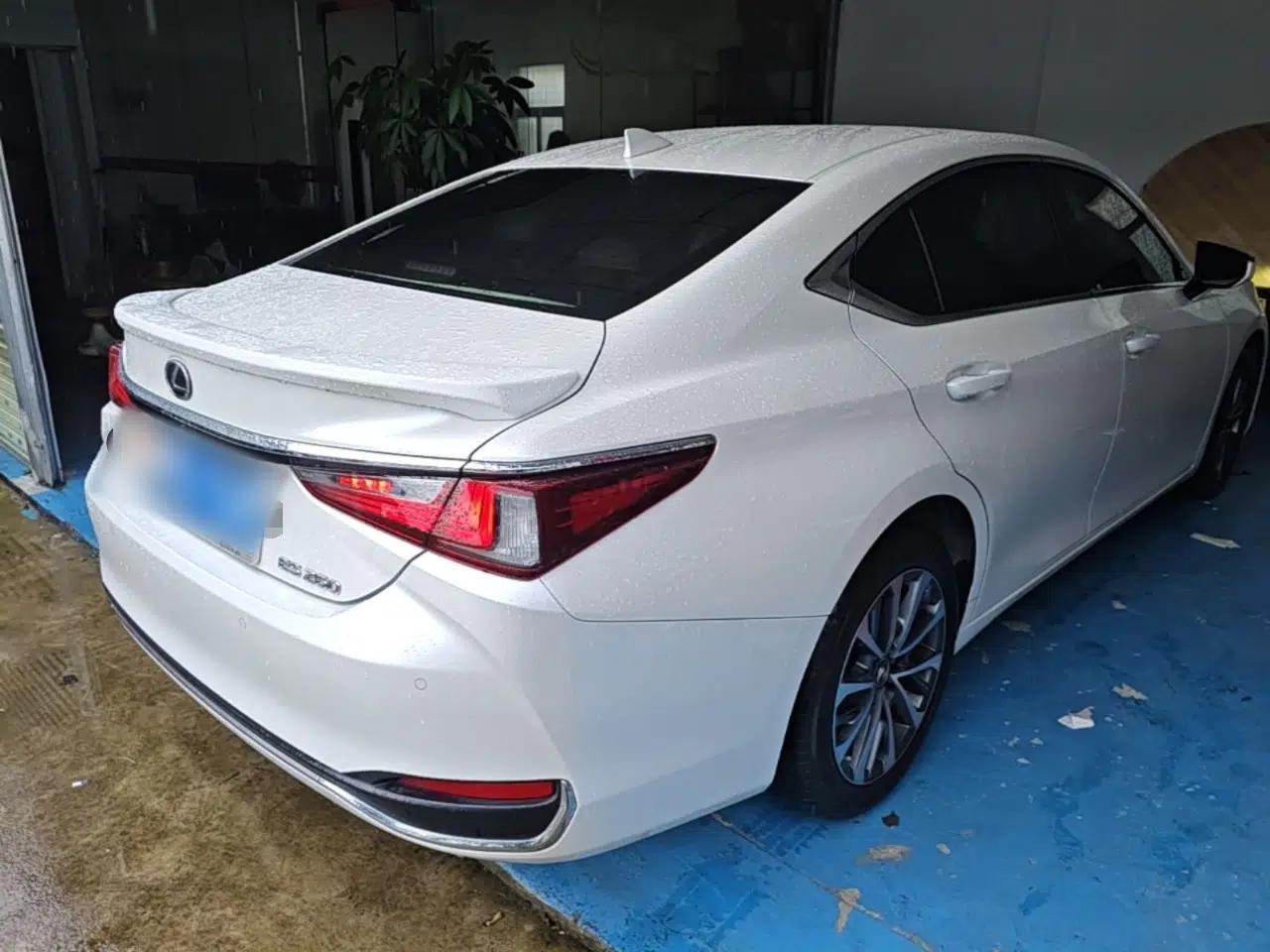 Lexus ES 2023 200 Excellence Edition — миниатюра 6
