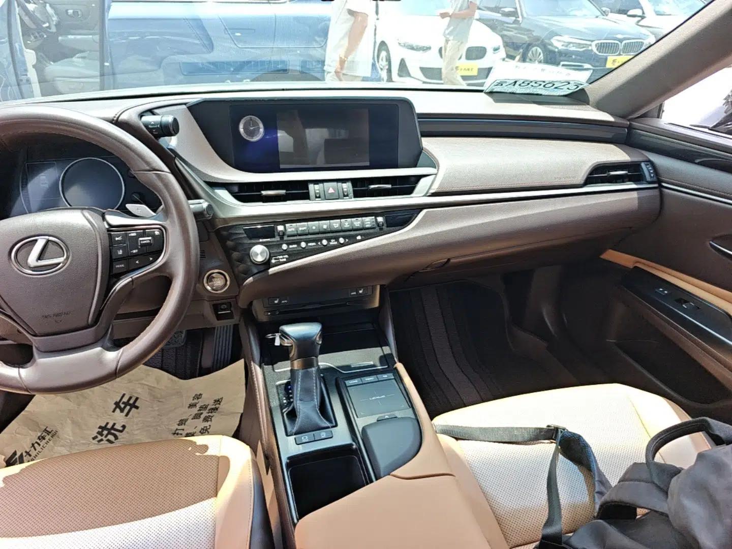 Lexus ES 2020 200 Excellence Edition — миниатюра 15