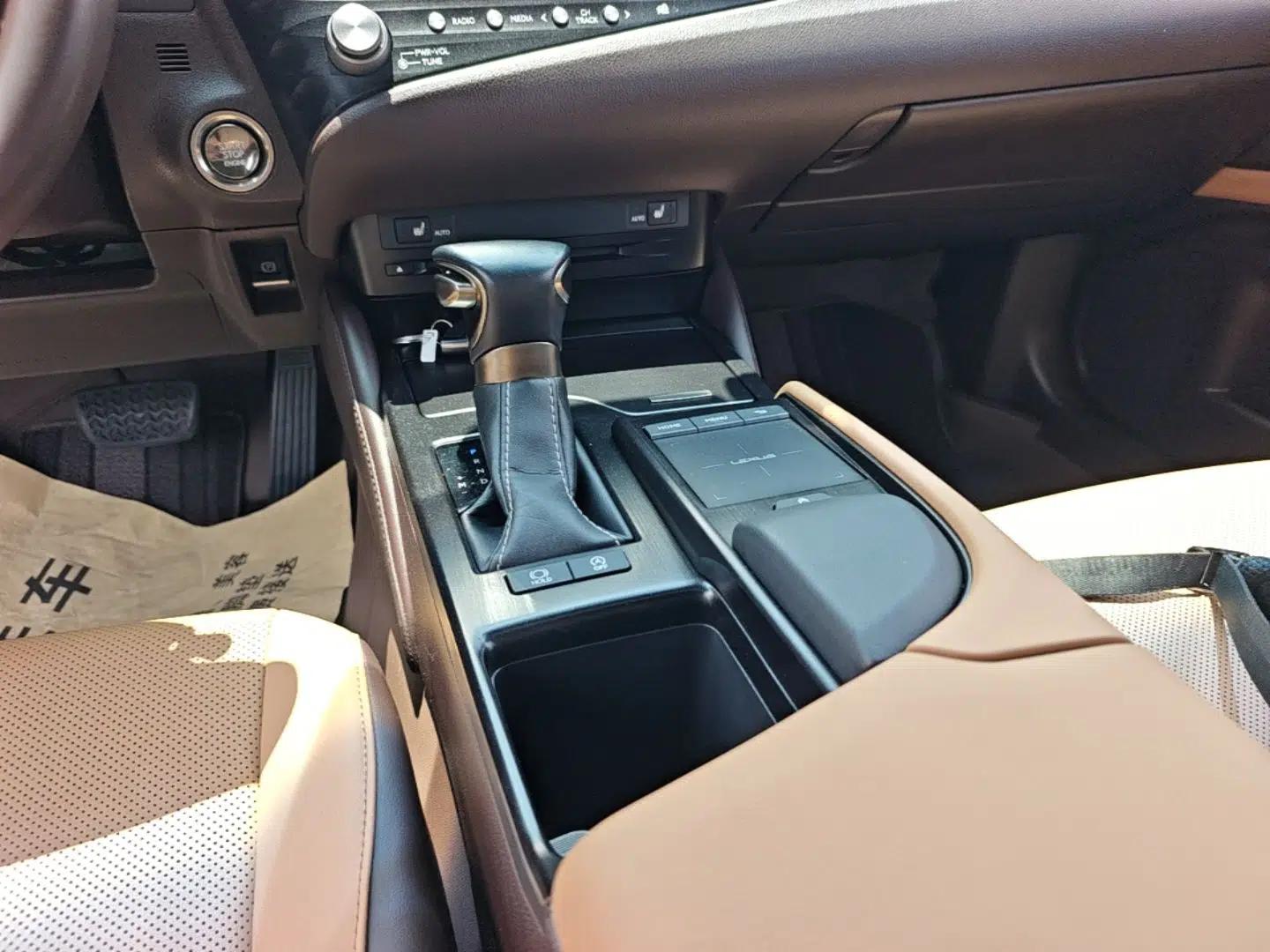 Lexus ES 2020 200 Excellence Edition — миниатюра 16