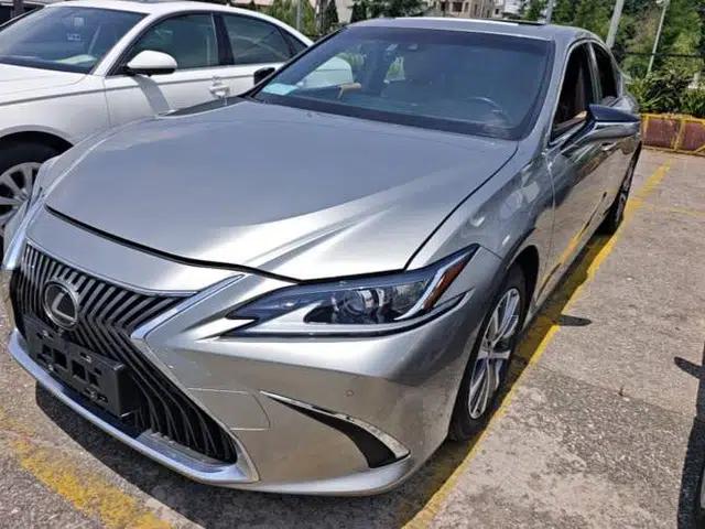 Lexus ES 2020 200 Excellence Edition