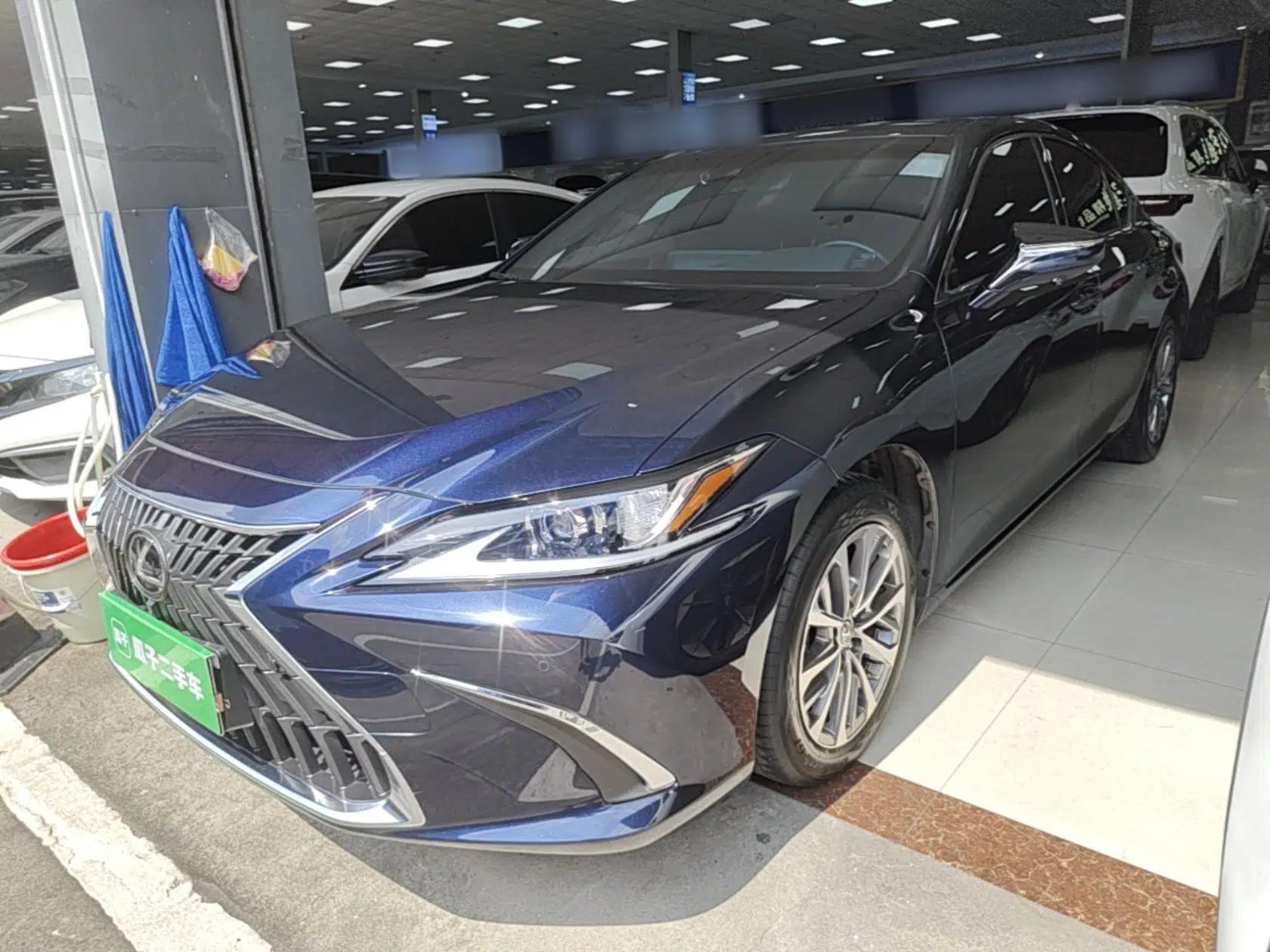 Lexus ES 2023 200 Excellence Edition — миниатюра 1