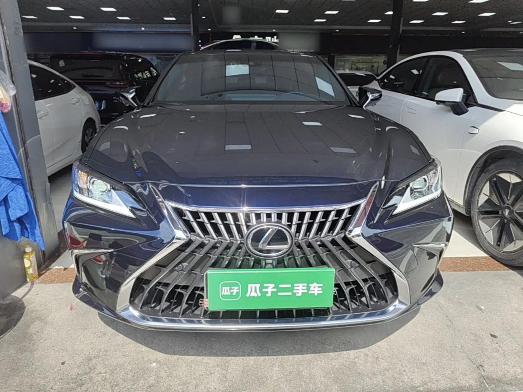 Lexus ES 2023 200 Excellence Edition — миниатюра 2