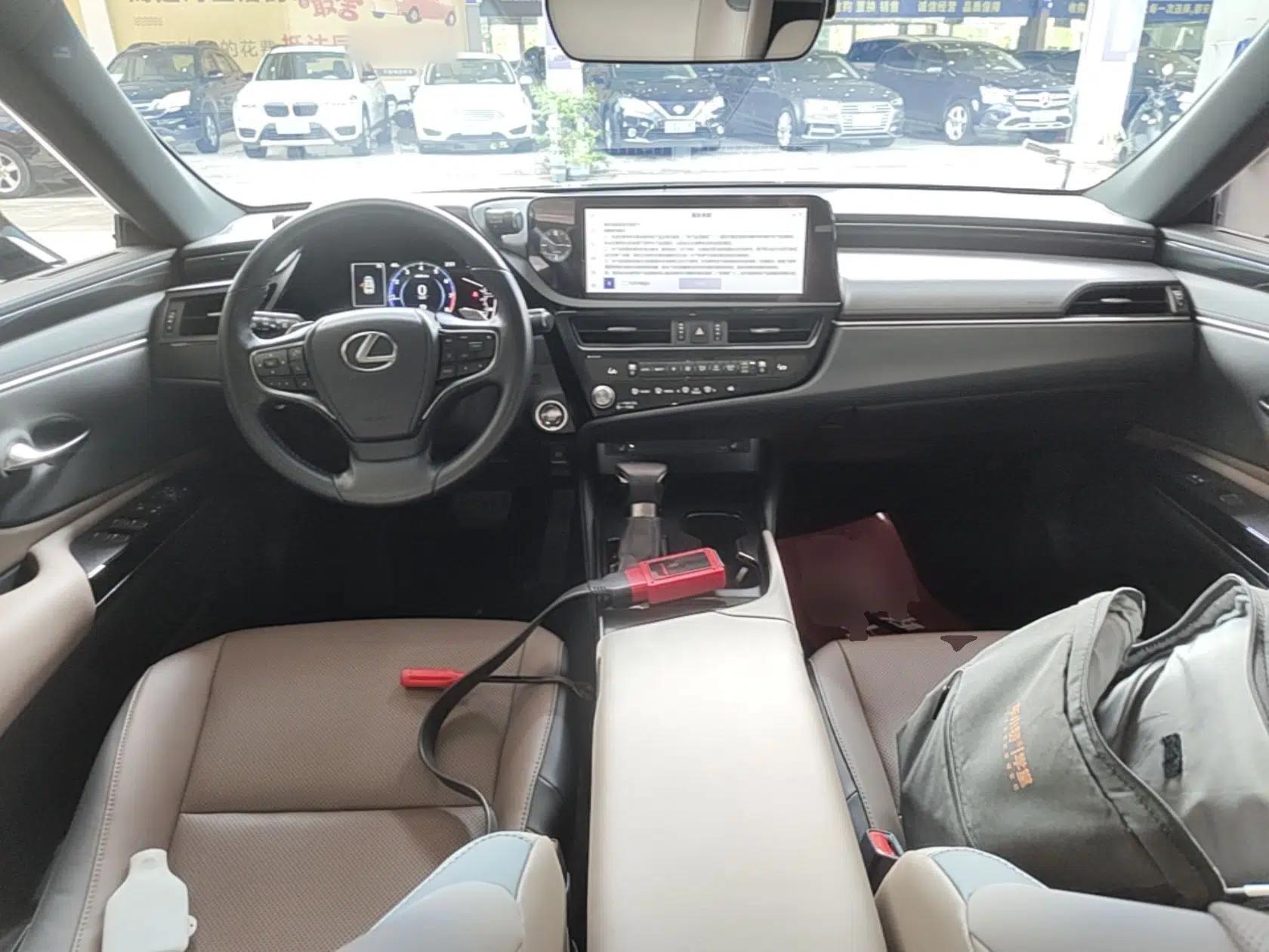 Lexus ES 2023 200 Excellence Edition — миниатюра 12