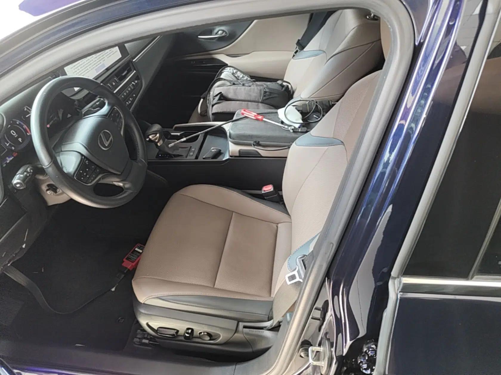 Lexus ES 2023 200 Excellence Edition — миниатюра 17