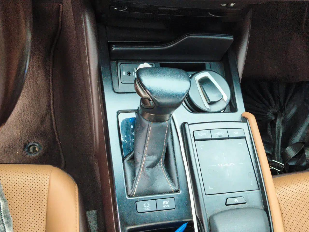Lexus ES 2020 300h Premier Edition — миниатюра 13
