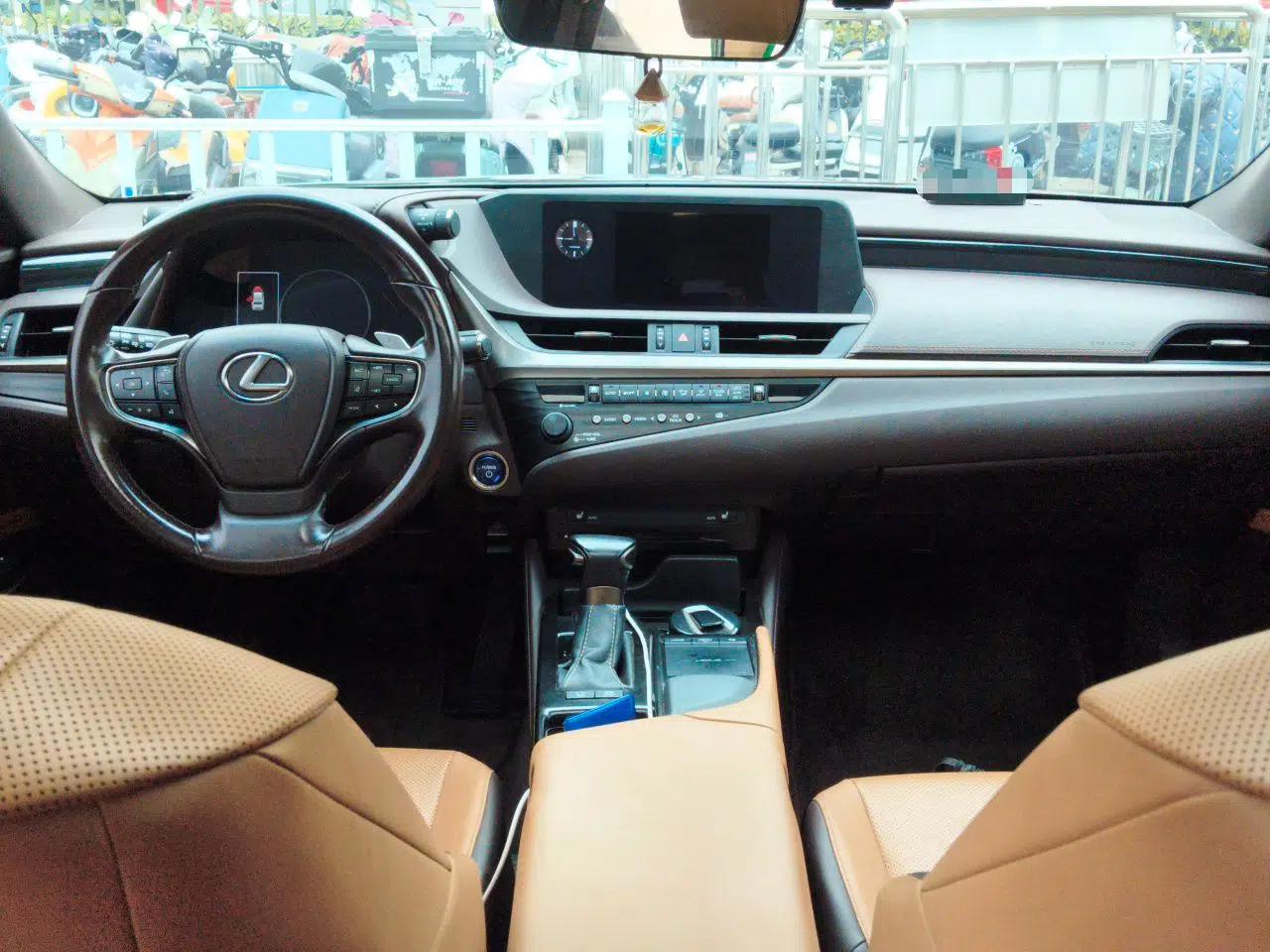 Lexus ES 2020 300h Premier Edition — миниатюра 18
