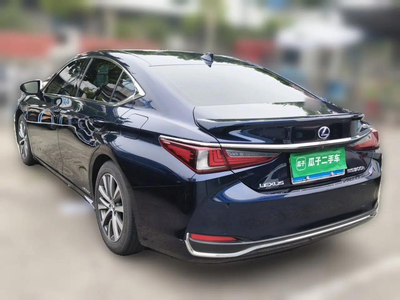 Lexus ES 2020 300h Premier Edition — миниатюра 4