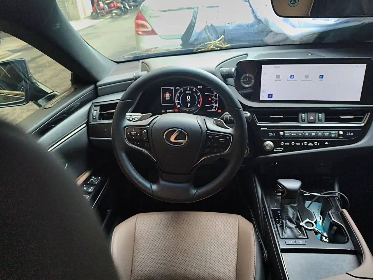 Lexus ES 2023 200 Excellence Edition — миниатюра 10