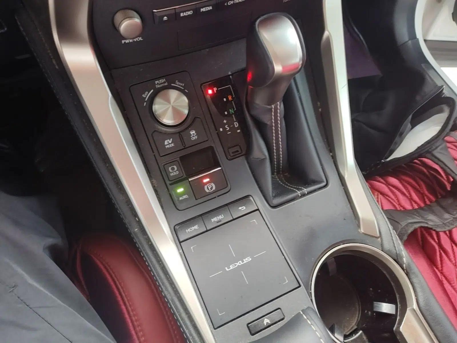 Lexus NX 2017 300h Front-Drive FENGSHANG Edition — миниатюра 16