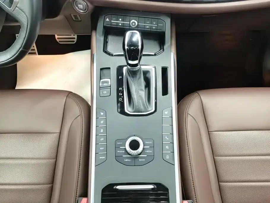 Weipai VV5 2017 2.0T Super Luxury Edition — миниатюра 16