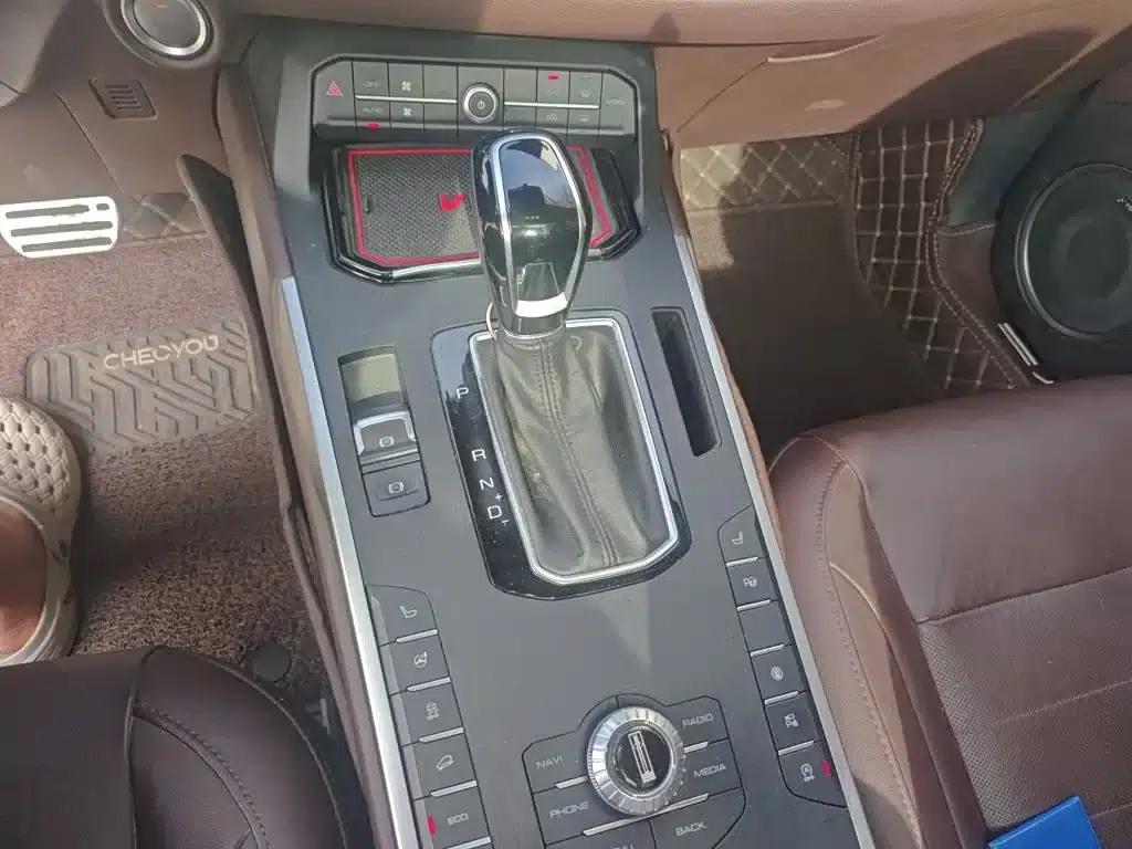Wey VV5 2019 Upgraded Model 2.0T Two-Wheel Drive Flagship Edition (National V Emission Standard) — миниатюра 11