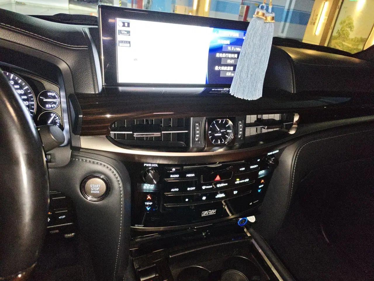 Lexus LX 2017 570 Dynamic Luxury Edition — миниатюра 13
